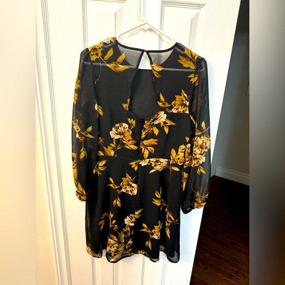 Size medium dynamite dress - Picture 2 of 2